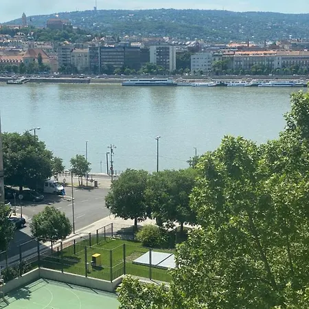 Danube Panorama Apartment *