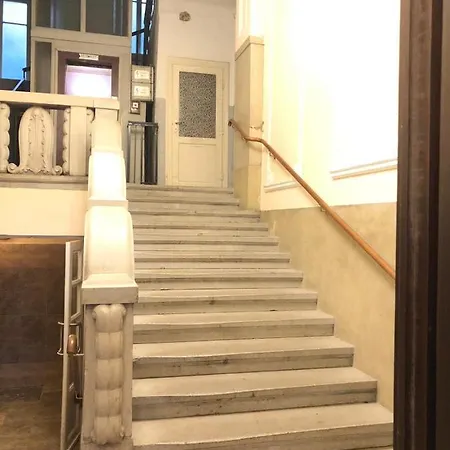 Danube Panorama Apartment דירה *